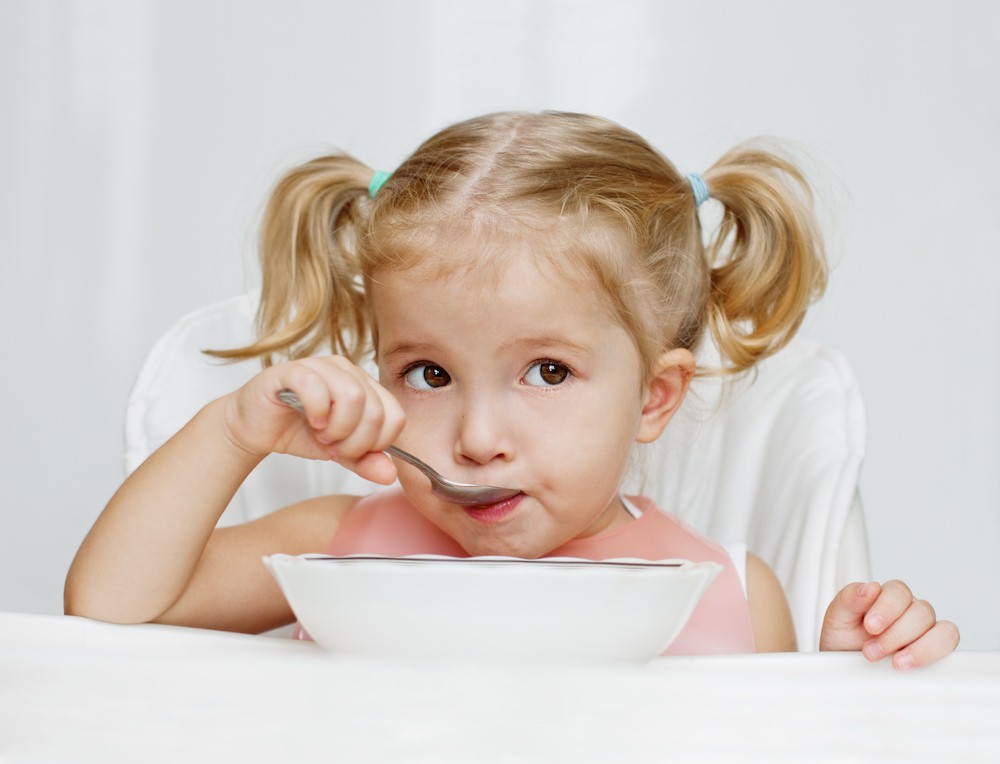 La alimentación de un niño pequeño